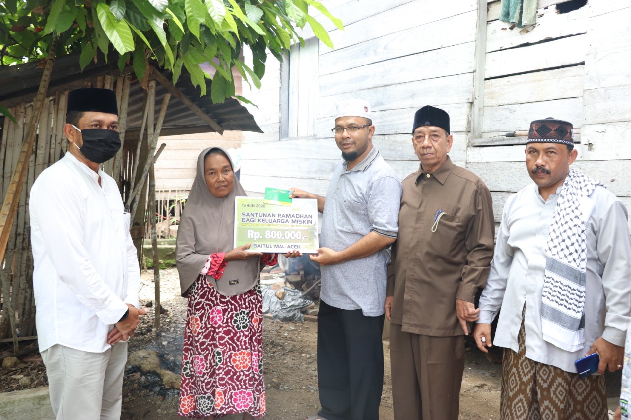 Baitul Mal Aceh Beri Santunan Ramadhan 4.000 Fakir Miskin