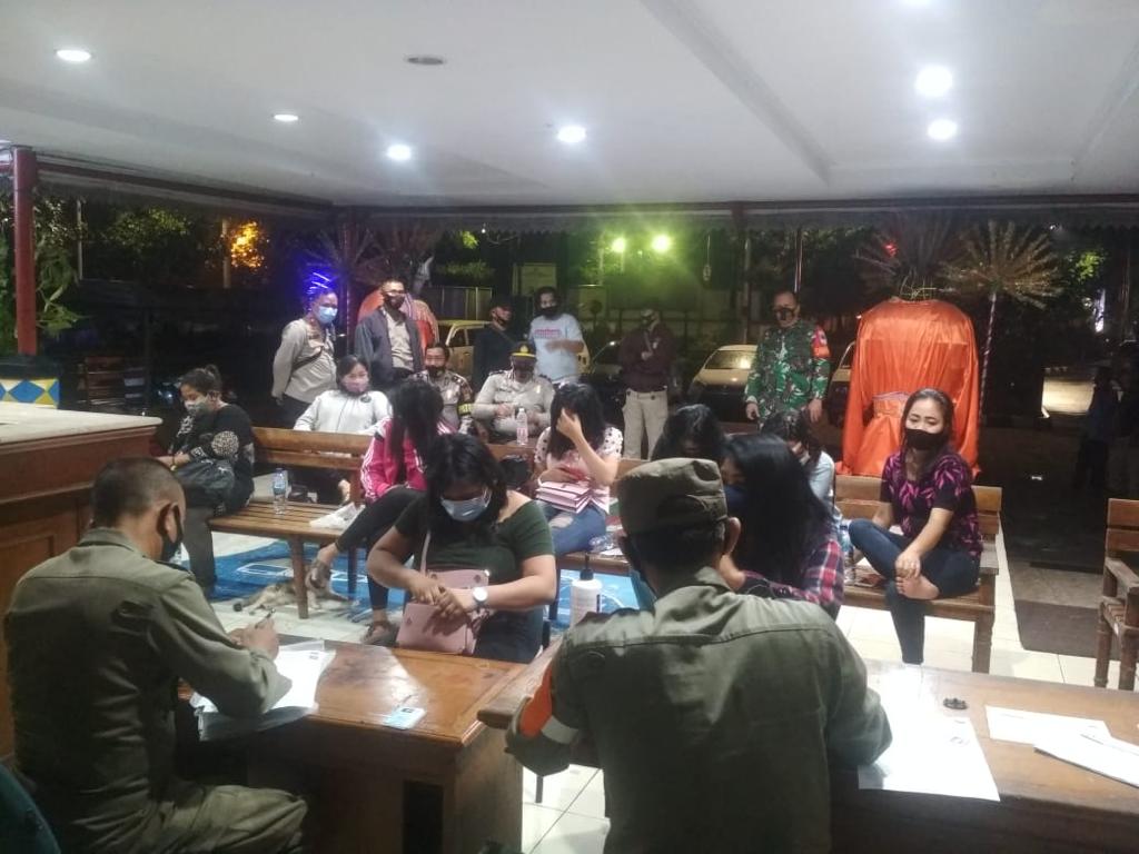 Sasar Cafe dan Panti Pijat, Petugas Gabungan Kebon Jeruk Jakarta Barat, Amankan 11 Wanita 