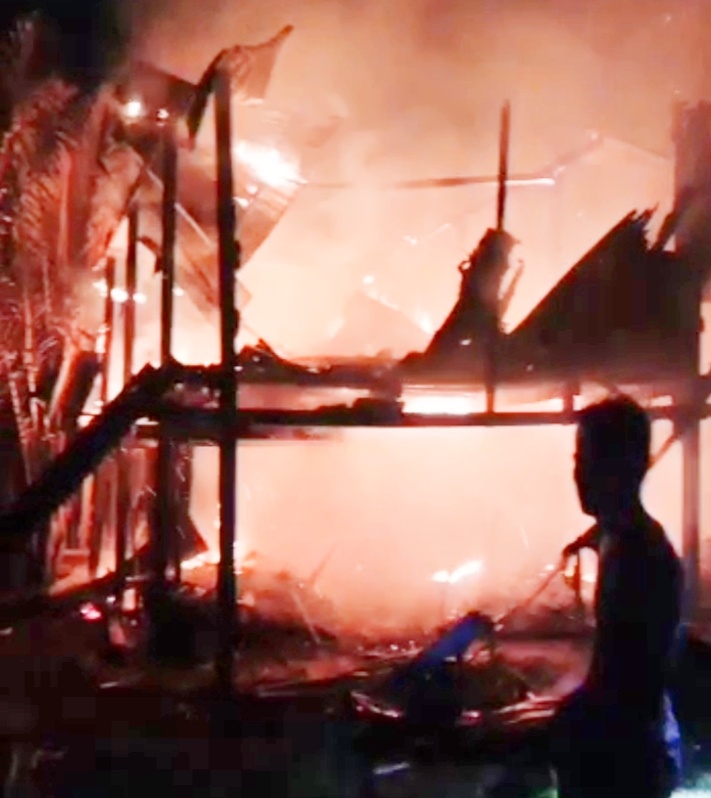 Gegara Lampu Minyak Satu Rumah Terbakar, Pemilik Nyaris Tewas