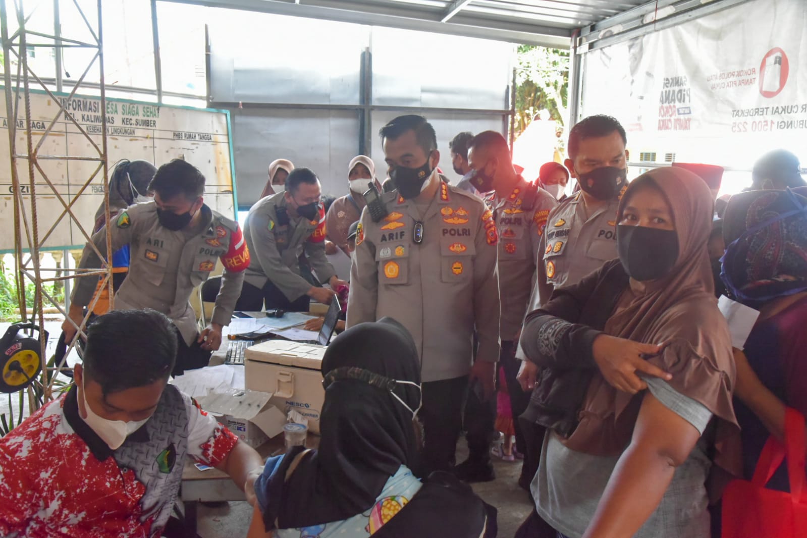 Kapolresta Cirebon Monitoring Vaksinasi di Sejumlah Lokasi Bersama Kabid Kum Polda Jabar