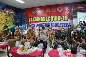 Kapolresta Cirebon dengan Forkompinda Hadiri Zoom Meeting Vaksinasi Serentak Bersama Kapolda Jabar
