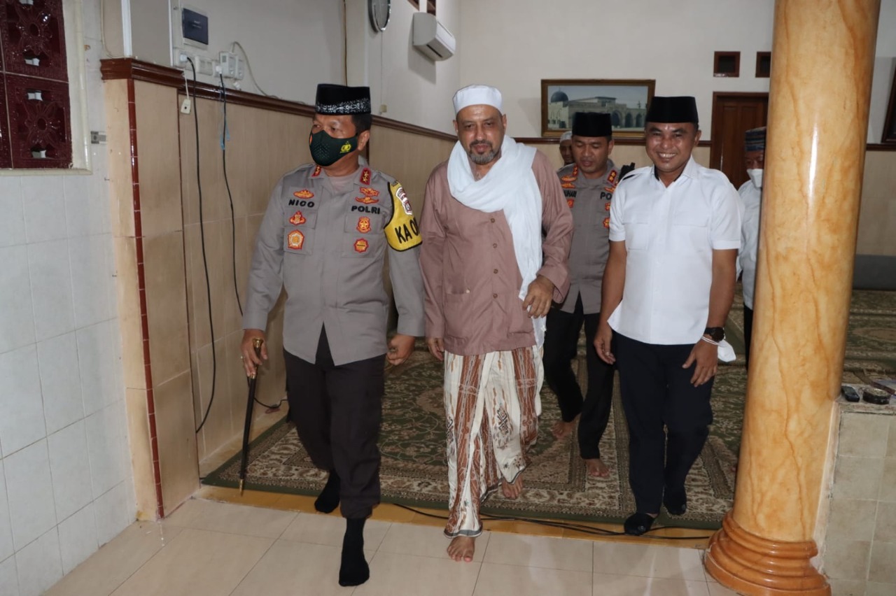 Jaga Kebhinekaan, Kapolda Jatim Silaturahmi dengan Tokoh Agama di Ponpes Suniyyah Salafiyah Pasuruan.