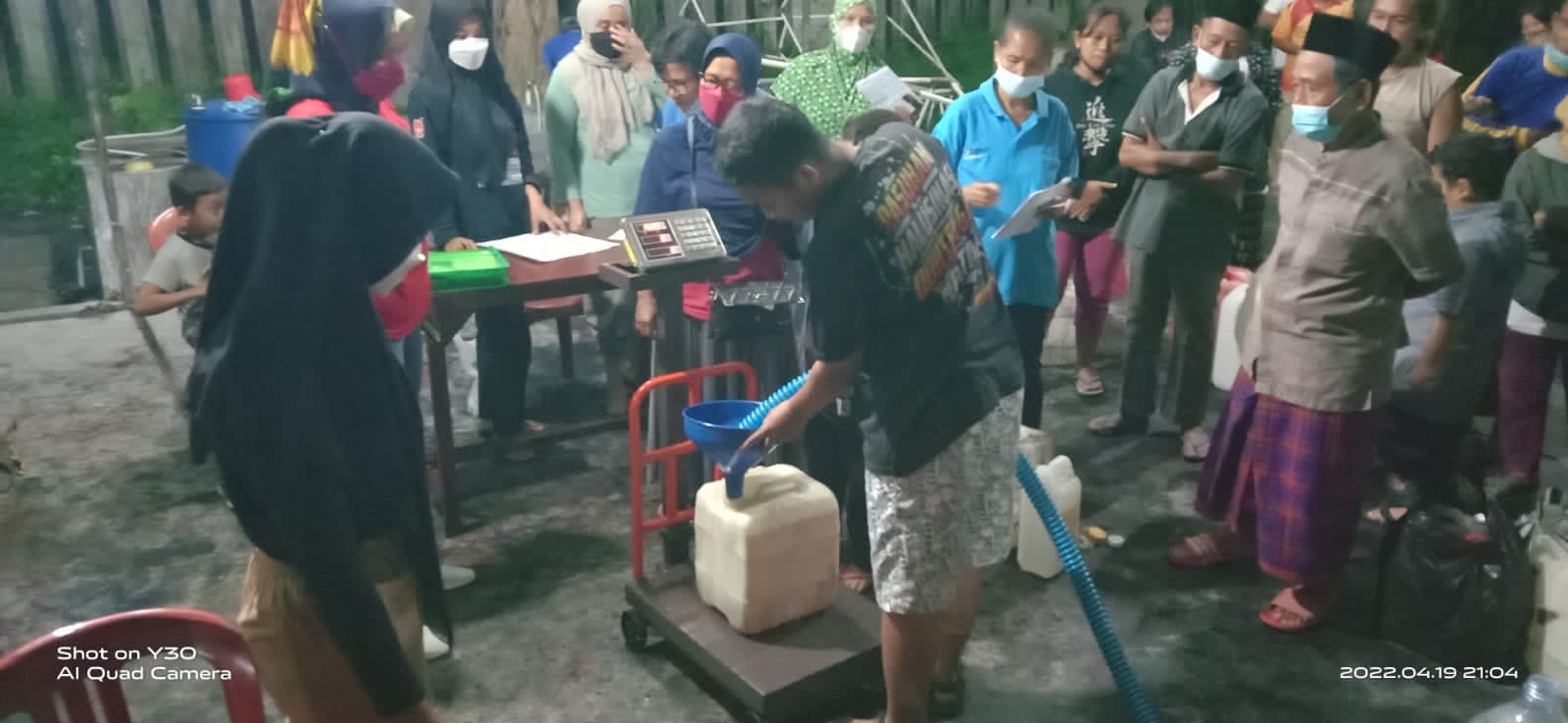 Pemkab Klaten Tekan Harga Minyak Goreng Di Pasar Gelontorkan 7 Ton Minyak Goreng Curah Murah