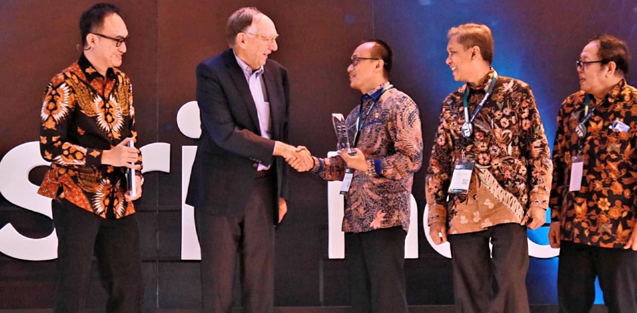 Dirjen Dukcapil Kemdagri Raih Penghargaan Internasional Honorable Mention dari Future of Government Awards