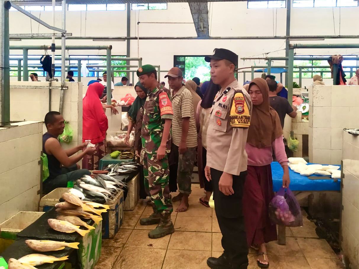 Pastikan Ketersediaan Kebutuhan Pokok Selama Ramadhan, TNI-Polri Bersinergi Cek Pasar Tradisional